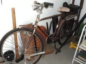 Cortesia do Museu da Comunicação de Iaçu. Primeira bicicleta do Município