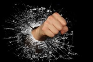 Sonhei com um caos sem protestos ou reivindicações, onde cidadãos de bem destruíam tudo. Acordei temendo a violência dos "de bem". A destruição e a tentativa de golpe de 8 de Janeiro de 2023. O que se via era cidadãos de bem dispostos a destruir tudo o que vissem pela frente…