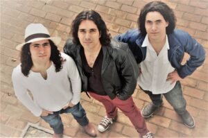 Banda Madds - de perfeitos flashbacks a um excente trabalho autoral. O Grupo Madds encanta desde os clássicos do rock até o belo trabalho autoral .
