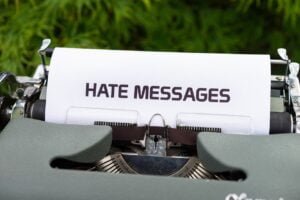 Redes sociais têm sido usadas como palco para discursos de ódio Redes sociais têm sido usadas como palco para discursos de ódio